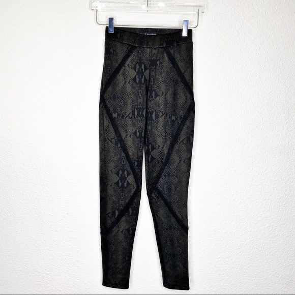 Rock & Republic Pants - Rock & Republic Snake Print Leggings